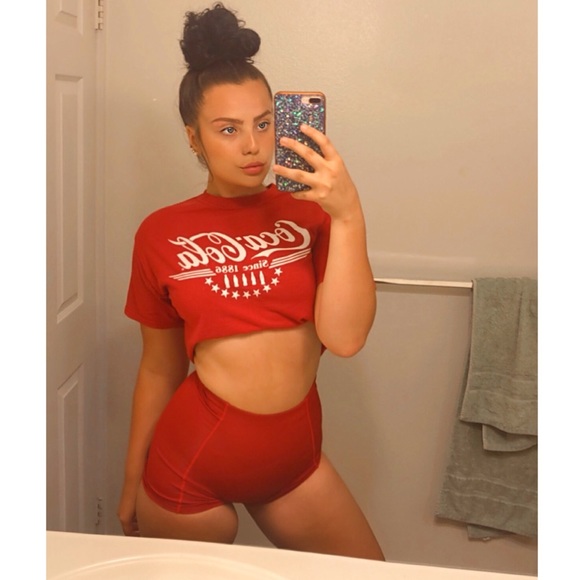 Meet your Posher, Heather - Picture 2 of 2